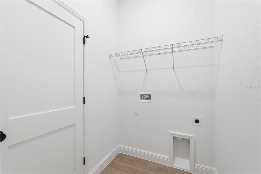 Spacious, unfurnished interior of a new home in , Dunnellon (Image 27).