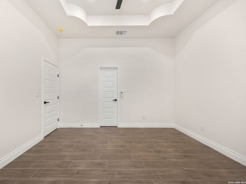 Spacious, unfurnished interior of a new home in , Elmendorf (Image 46).