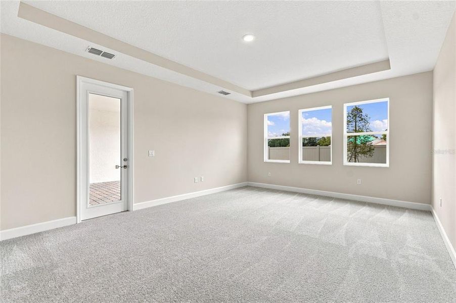 Spacious, unfurnished interior of a new home in Willow Run, Apopka (Image 36).