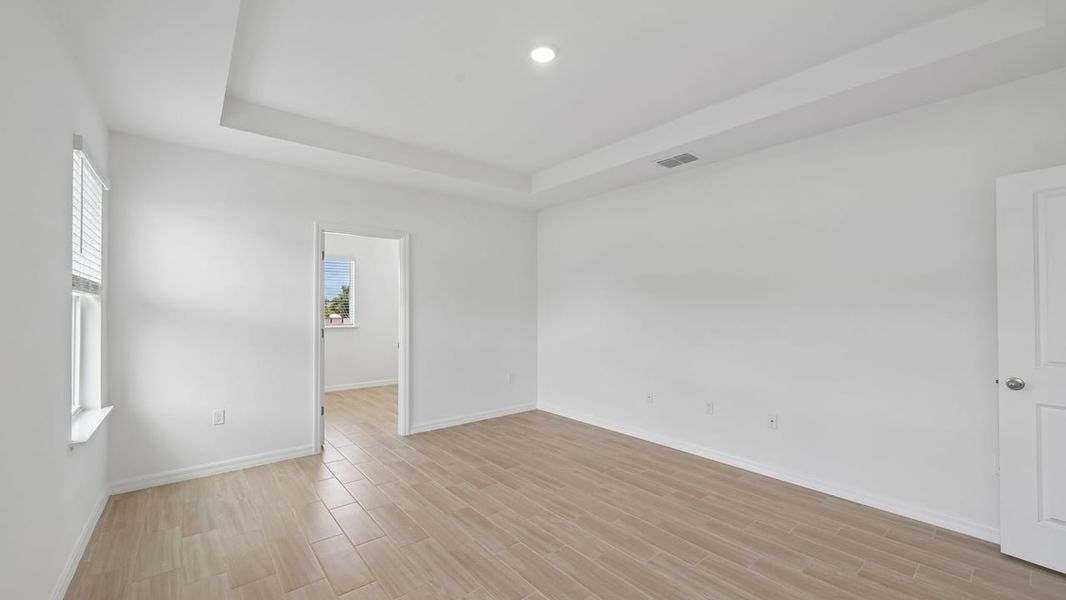 Spacious, unfurnished interior of a new home in Port Charlotte, Port Charlotte (Image 31).