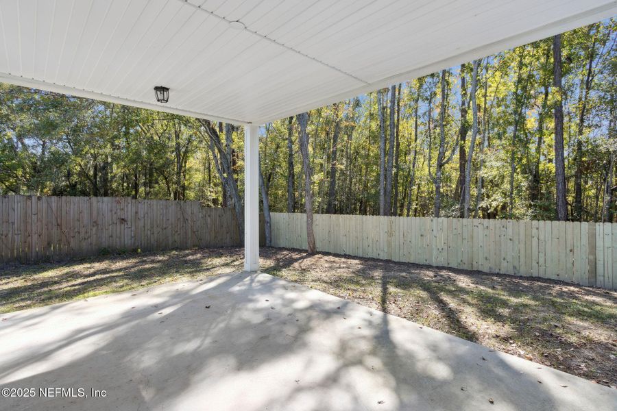 Exterior details and patio area of a home in , Middleburg (Image 4).