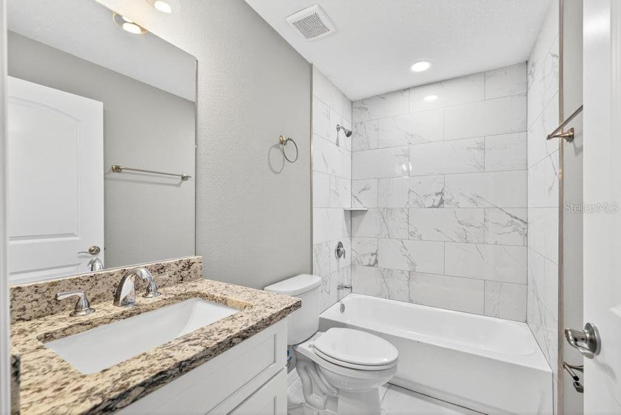 Furnished interior view inside a new home in , Ocklawaha (Image 15).