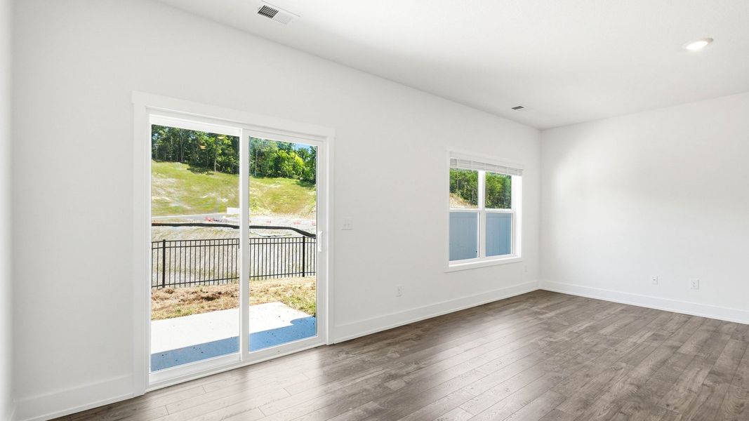 Spacious, unfurnished interior of a new home in Cherokee Crossing, Kodak (Image 10).