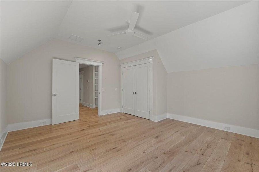 Spacious, unfurnished interior of a new home in , Beaufort (Image 16).