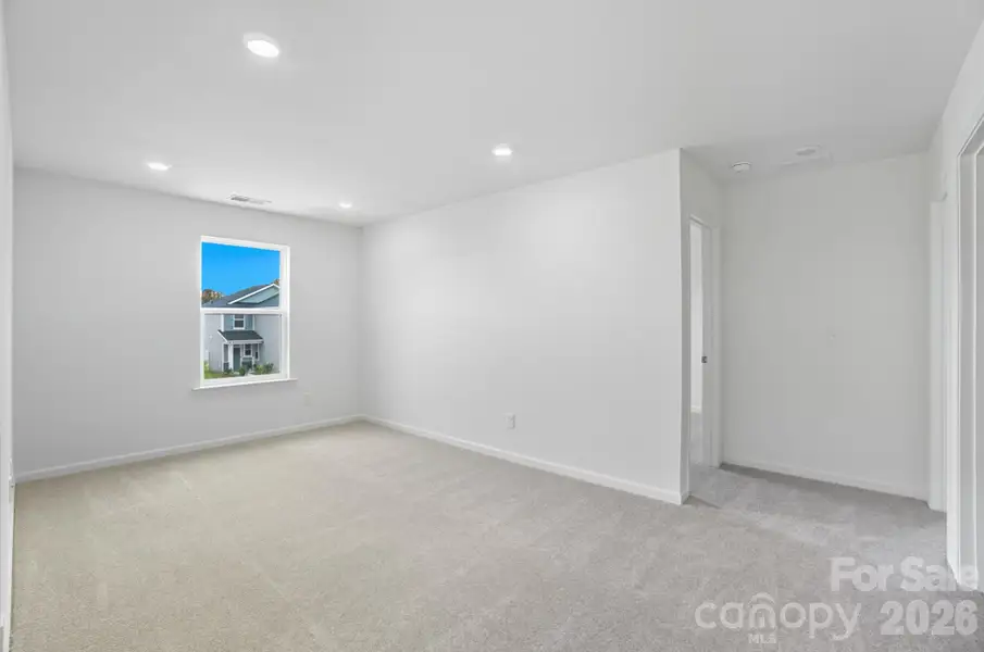Spacious, unfurnished interior of a new home in Bellina, York (Image 17).