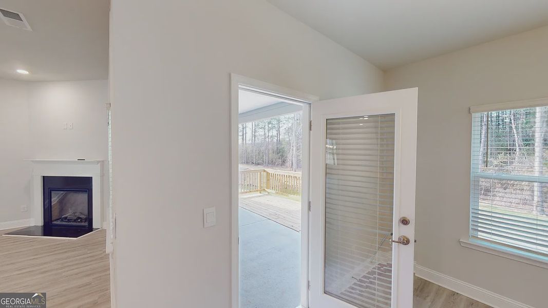 Spacious, unfurnished interior of a new home in Holliday Pass, Griffin (Image 12).