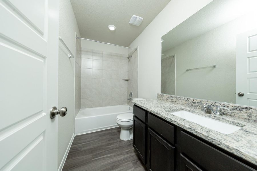 Furnished interior view inside a new home in Mackenzie Creek, Conroe (Image 9). Furnished interior view inside a new home in Mackenzie Creek, Conroe (Image 9).