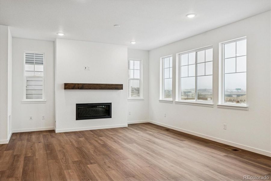 Spacious, unfurnished interior of a new home in The Summit at Meridian, Englewood (Image 19).