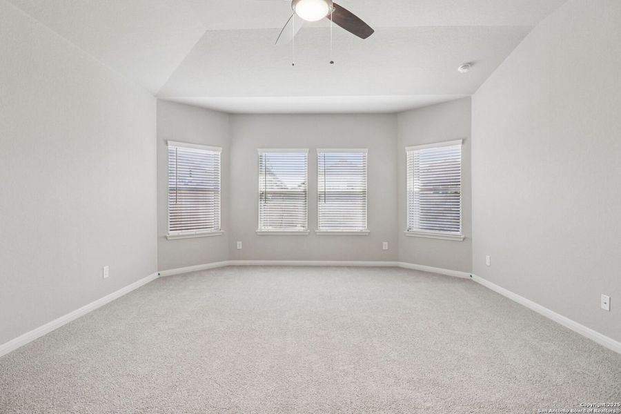 Spacious, unfurnished interior of a new home in Arcadia Ridge - Premier Series, San Antonio (Image 37).