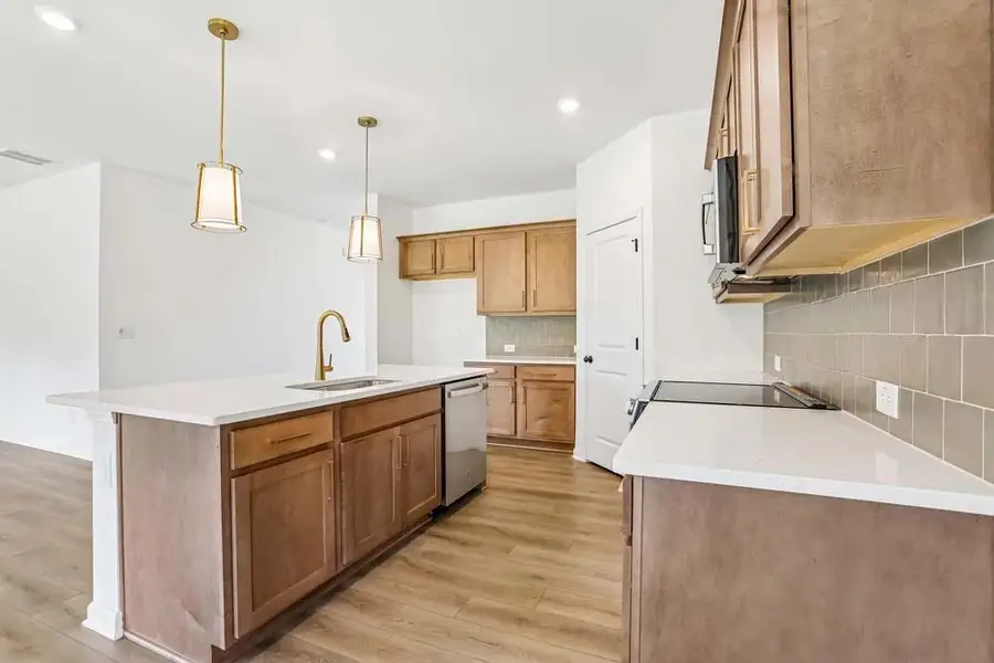 Sample Photo: Kitchen featuring Laguna Collection Finishes Sample Photo: Kitchen featuring Laguna Collection Finishes