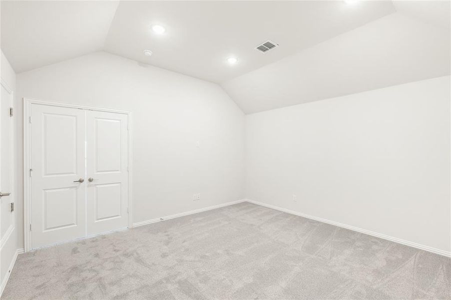 Spacious, unfurnished interior of a new home in Sunrise at Garden Valley, Waxahachie (Image 34). Spacious, unfurnished interior of a new home in Sunrise at Garden Valley, Waxahachie (Image 34).