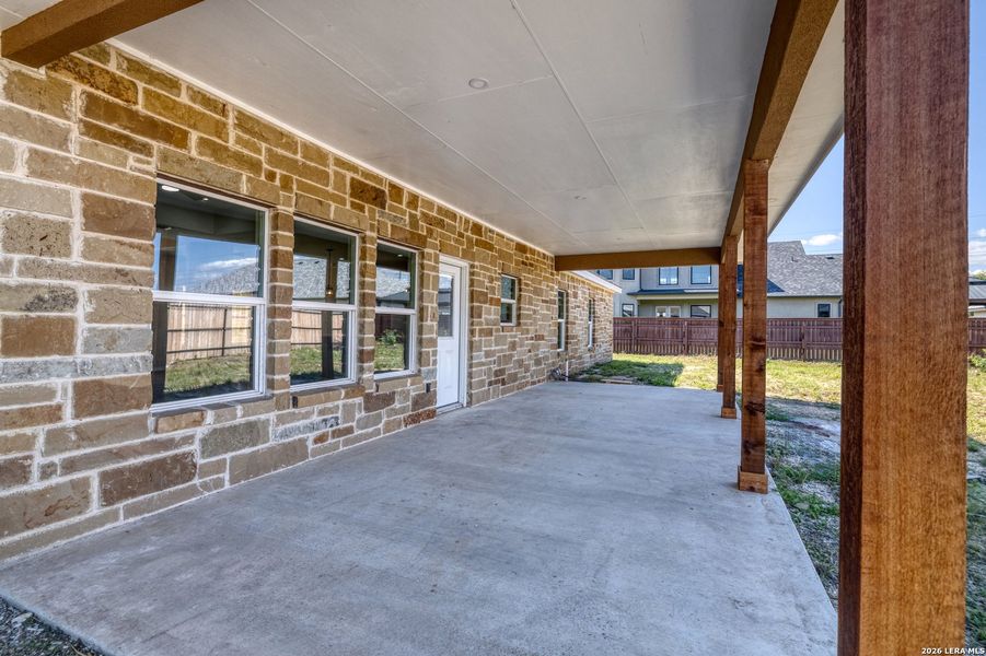 Exterior details and patio area of a home in , Uvalde (Image 20).