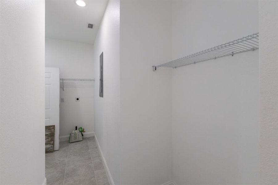 Spacious, unfurnished interior of a new home in , Bradenton (Image 10).