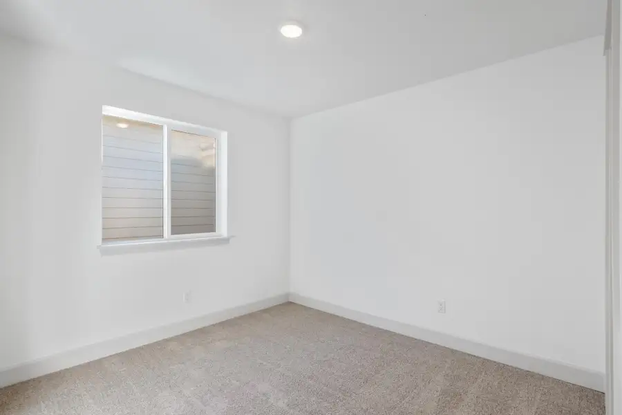 Spacious, unfurnished interior of a new home in Feather Ridge, Redmond (Image 25).