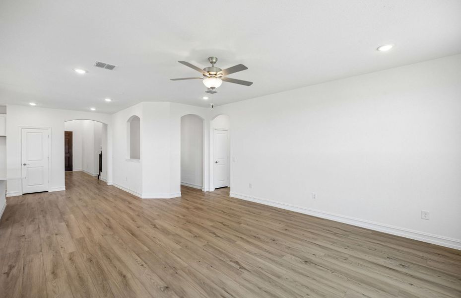 Spacious, unfurnished interior of a new home in Pinnacle at Legacy Hills, Celina (Image 12).