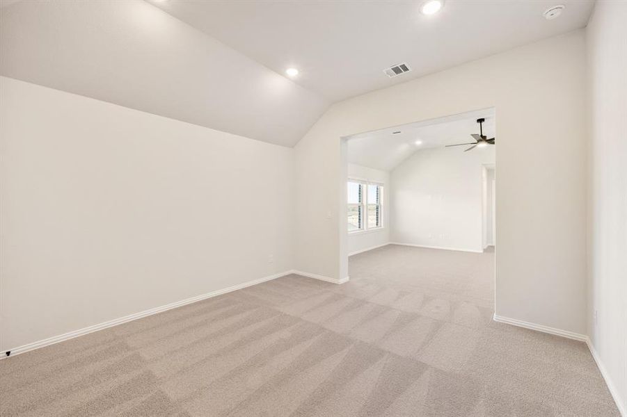 Spacious, unfurnished interior of a new home in Creekview Meadows, Pilot Point (Image 34).