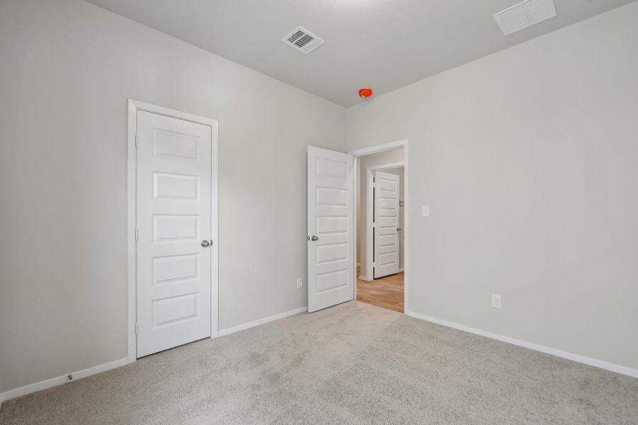 Spacious, unfurnished interior of a new home in Edgebrooke, Pflugerville (Image 28).