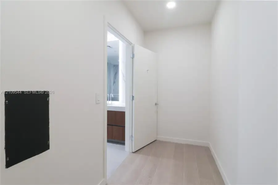 Spacious, unfurnished interior of a new home in , Miami (Image 52).