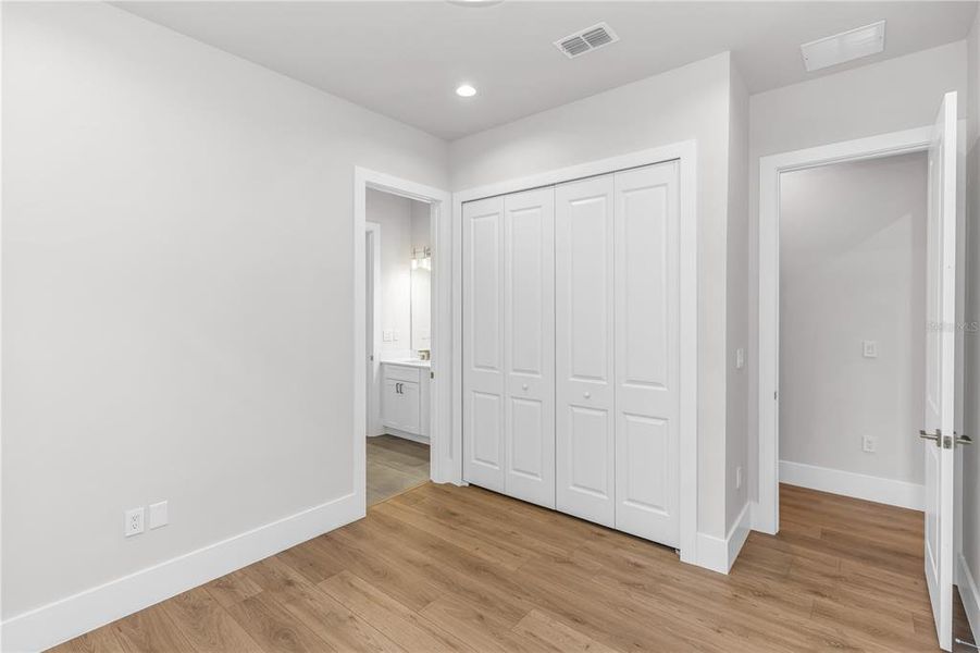 Spacious, unfurnished interior of a new home in , Winter Park (Image 34).