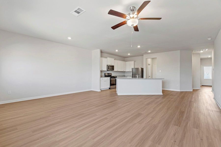 Spacious, unfurnished interior of a new home in Canterra Creek, Iowa Colony (Image 8).