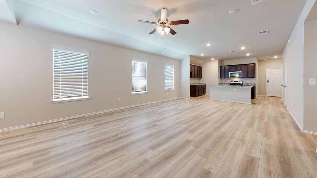Spacious, unfurnished interior of a new home in Turnbo Ranch, Killeen (Image 12).