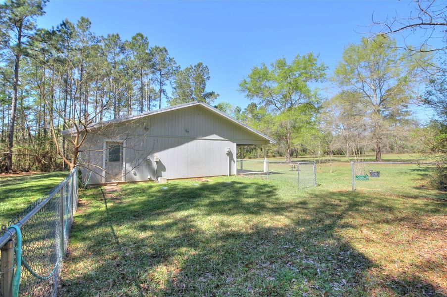 Exterior details and patio area of a home in , Lufkin (Image 6).