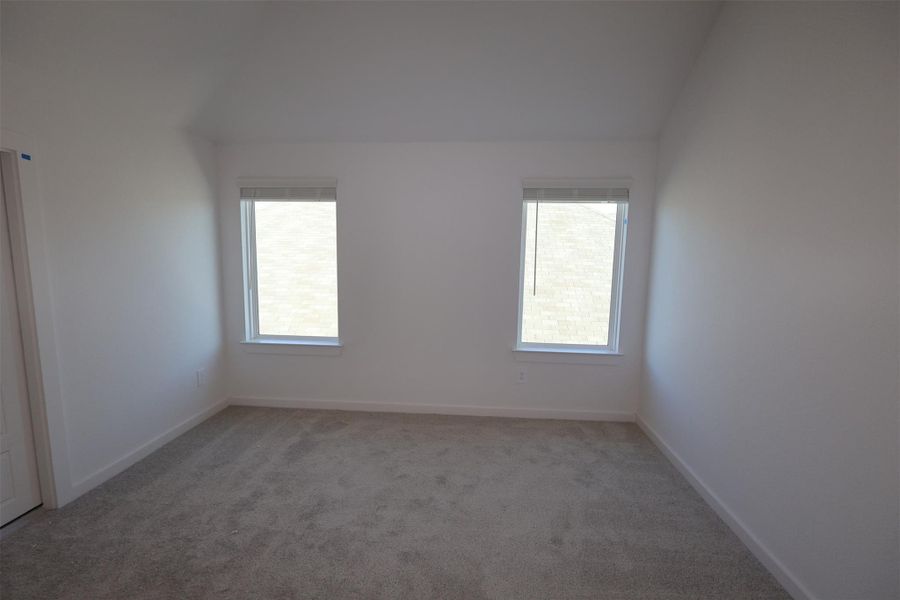Spacious, unfurnished interior of a new home in Lone Star Landing, Montgomery (Image 15).