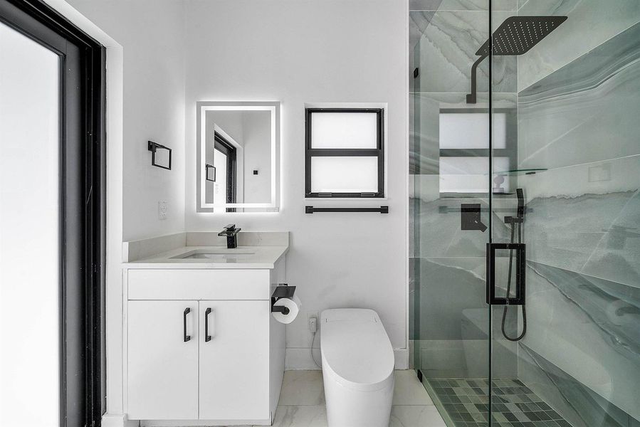 Cabana Bathroom/Second Bathroom
