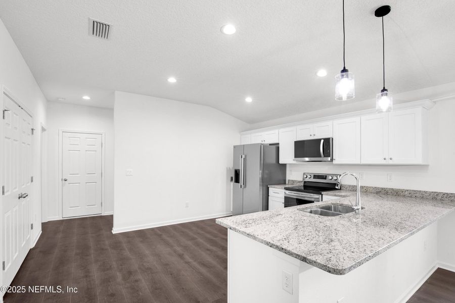 Furnished interior view inside a new home in , Palatka (Image 4).