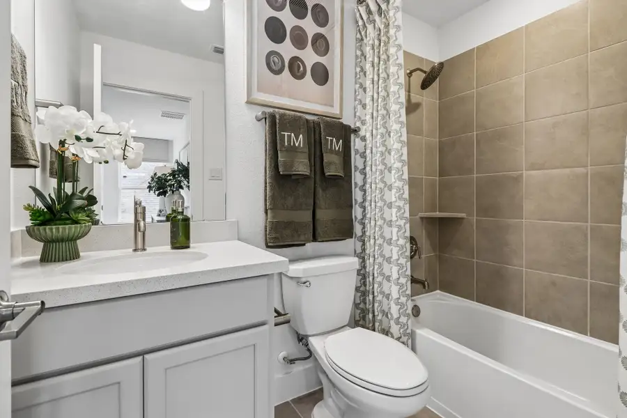 Representative furnished interior of a home built from the Sullivan by Taylor Morrison in Ryehill, Rosenberg (Image 35).
