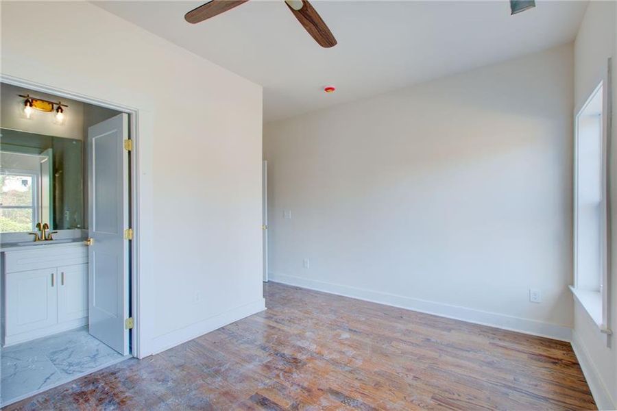 Spacious, unfurnished interior of a new home in , Atlanta (Image 8).