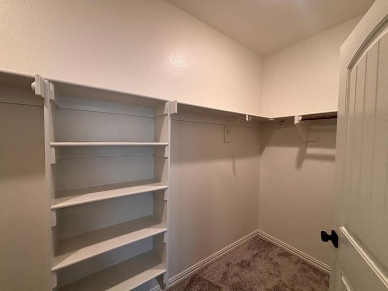 Image 13 of a home in Fairview Meadows.