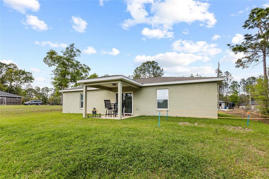 Exterior details and patio area of a home in , Dunnellon (Image 24).
