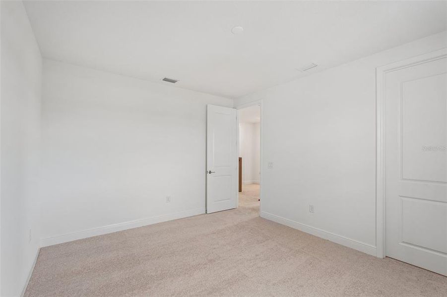 Spacious, unfurnished interior of a new home in Hawkstone, Sarasota (Image 28).