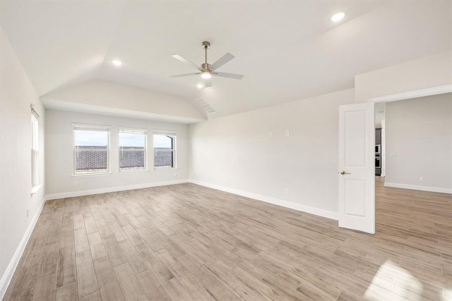 Spacious, unfurnished interior of a new home in Sonoma Verde, McLendon-Chisholm (Image 17).