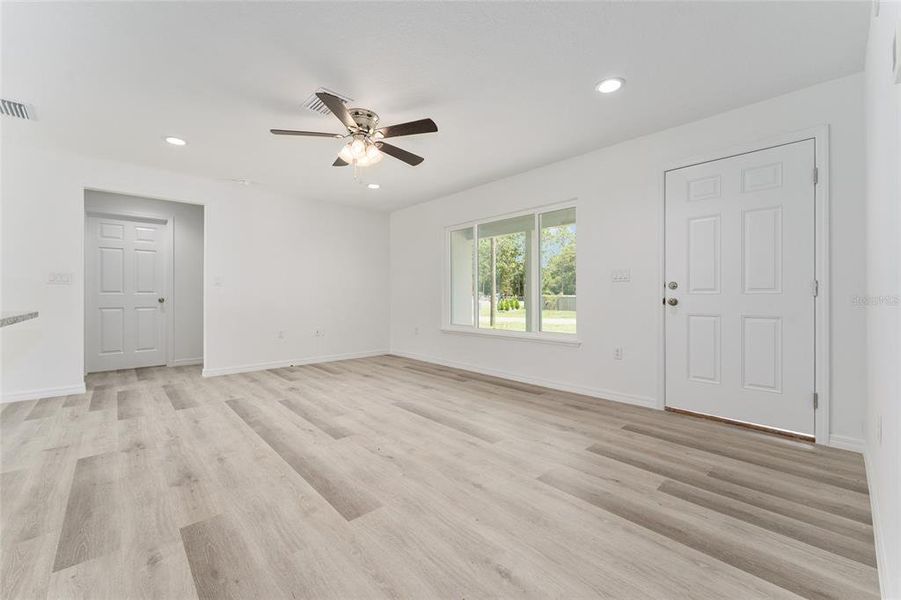 Spacious, unfurnished interior of a new home in , Silver Springs (Image 38).