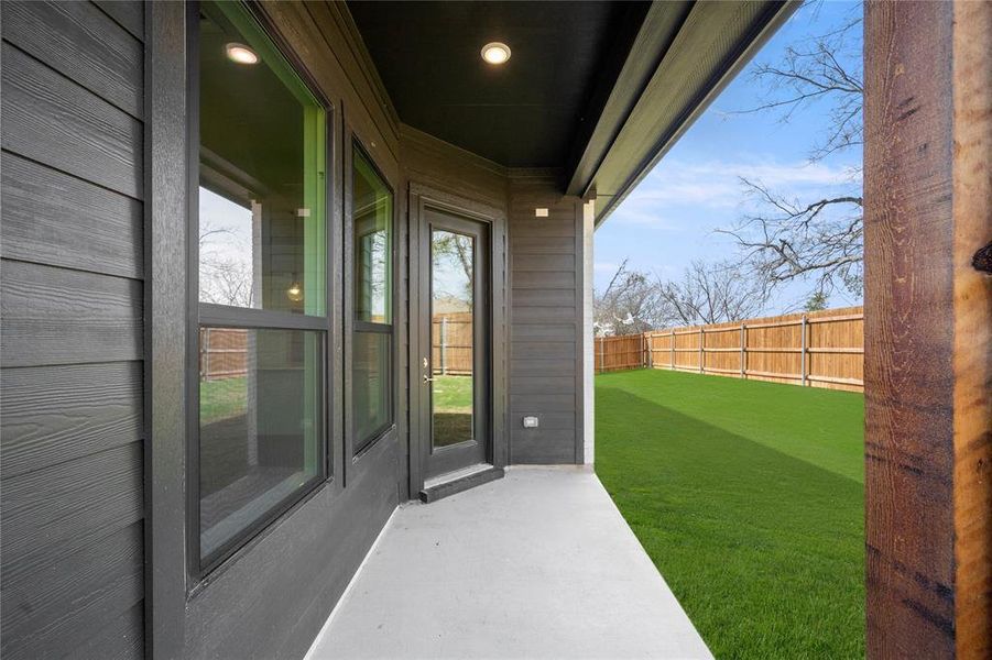 This Move in ready home has major builder incentives.