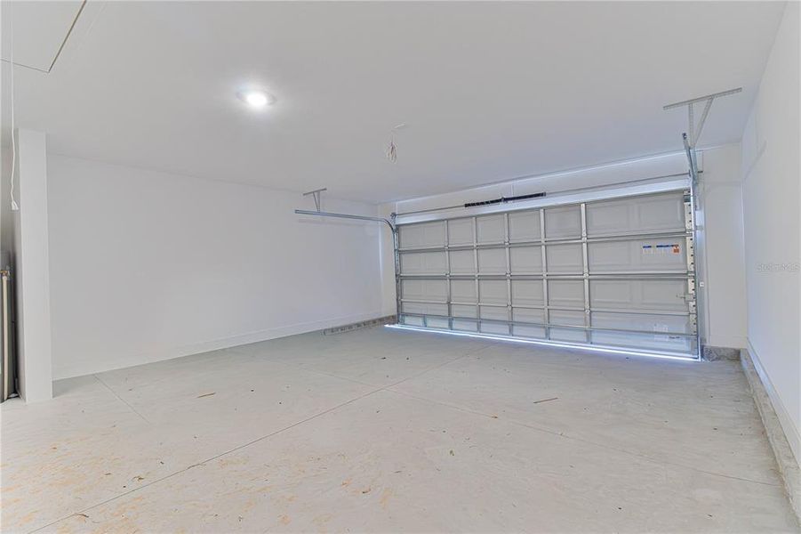 Spacious, unfurnished interior of a new home in Briarwood, Alachua (Image 18).