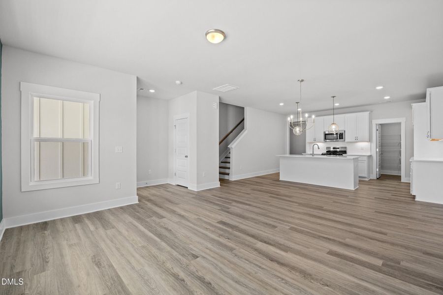 Family Room - Classic White Button