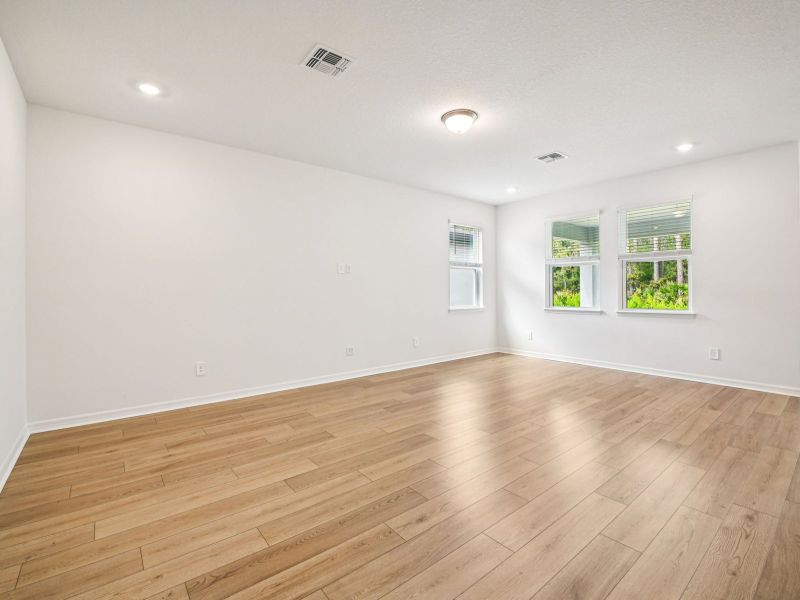 Spacious, unfurnished interior of a new home in Ridgehaven - Signature Series, Ormond Beach (Image 8).