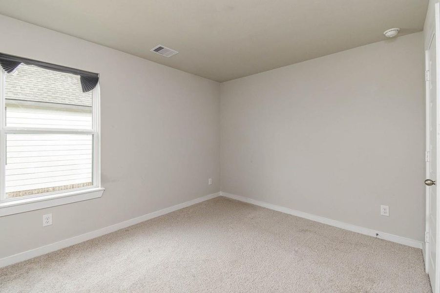 Spacious, unfurnished interior of a new home in Oakwood, Tomball (Image 38).