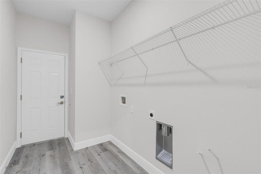 Spacious, unfurnished interior of a new home in , Citrus Springs (Image 50).