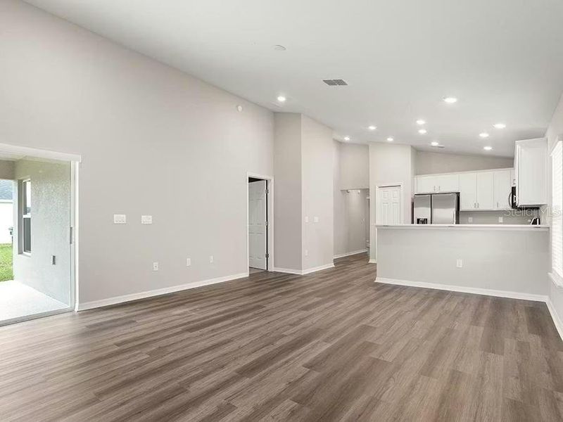 Spacious, unfurnished interior of a new home in VillaMar, Winter Haven (Image 6).