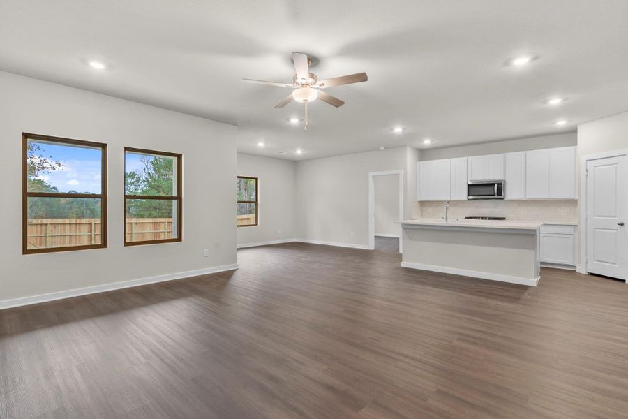 Spacious, unfurnished interior of a new home in Westridge Cove 40', Conroe (Image 13).