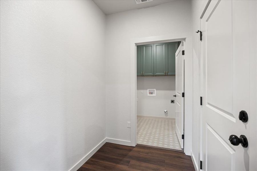 Spacious, unfurnished interior of a new home in , Granbury (Image 13). Spacious, unfurnished interior of a new home in , Granbury (Image 13).