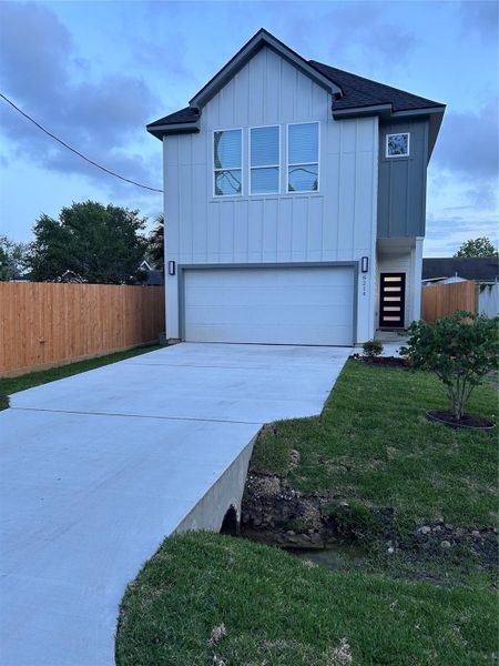 Front exterior of a new home in , Houston, TX, highlighting curb appeal (Image 20).