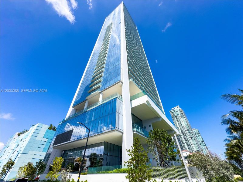 Condo located in Miami, FL showcasing its design and architecture (Image 30).