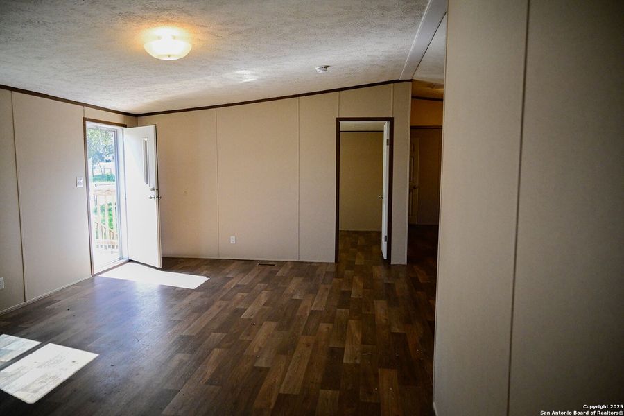 Spacious, unfurnished interior of a new home in , San Antonio (Image 12).