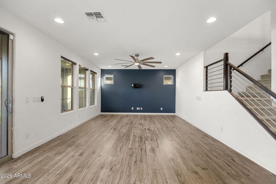 23-web-or-mls-21349-n-58th-st