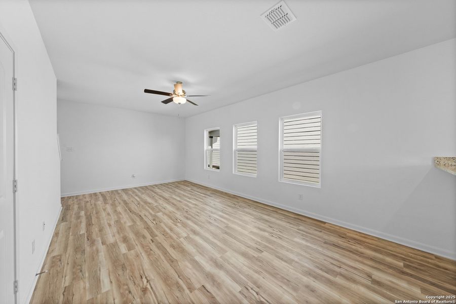 Spacious, unfurnished interior of a new home in Blue Wing, San Antonio (Image 20). Spacious, unfurnished interior of a new home in Blue Wing, San Antonio (Image 20).